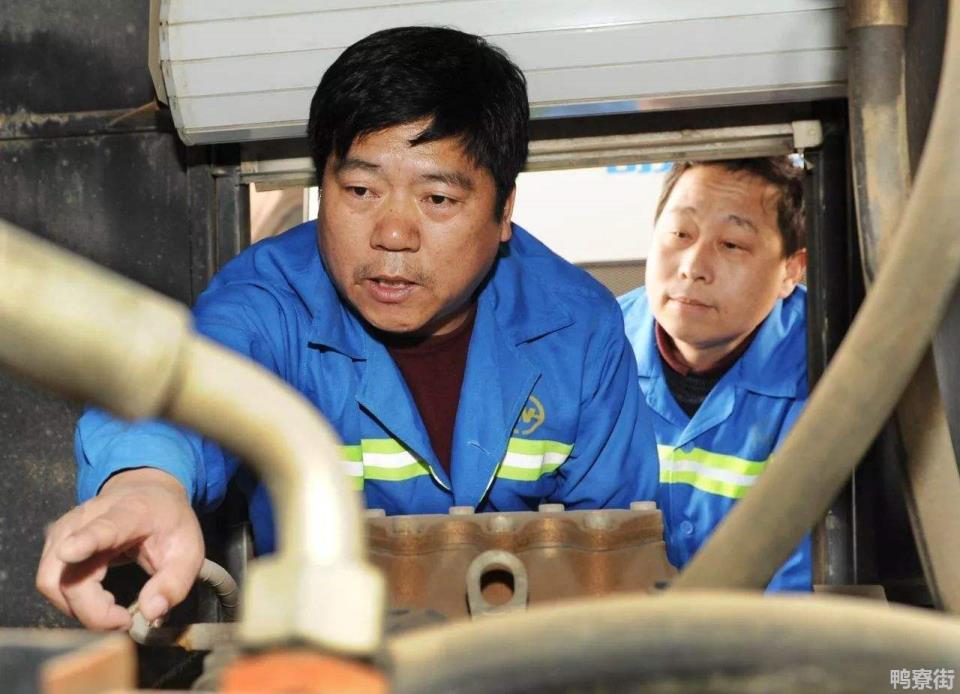 工人技师算中级职称吗